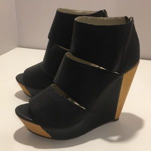 Messeca Black Leather and Wood Wedges